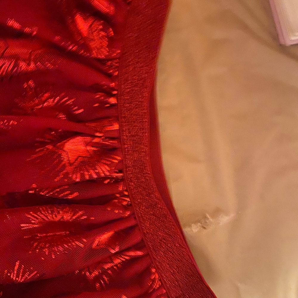 Red Star Patterned Skirt - Picture 2 of 3